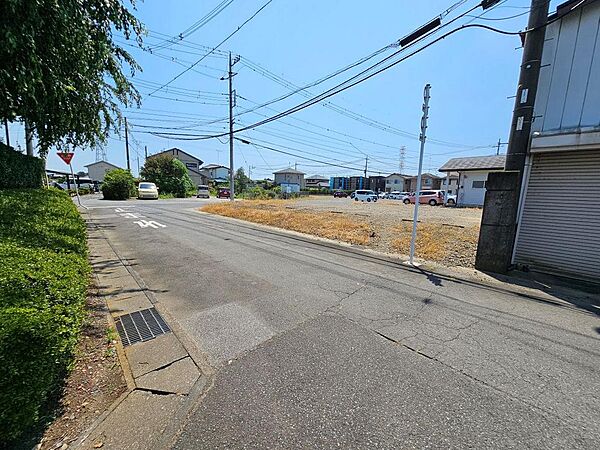 北側　接面道路