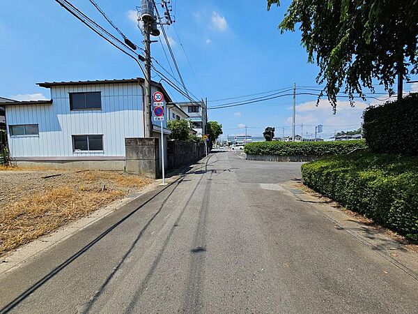 北西側付近に標識あり
