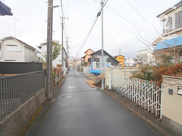 前面道路含む現地写真です