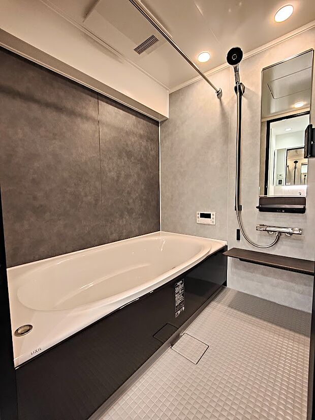 ■浴室換気乾燥暖房機付き・循環式追い炊きオートバス新調済　1616一坪サイズでゆったり入浴していただけます