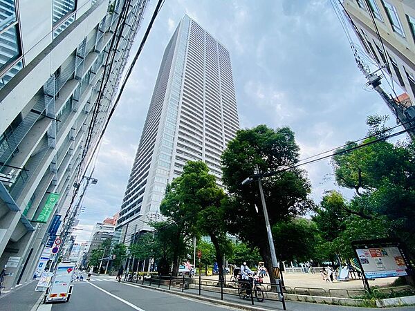 ■新町北公園が目の前　都心とは思えないほどの潤いあふれる豊かな自然と、大通りから離れているがゆえの静かな住環境を手にすることが出来ます