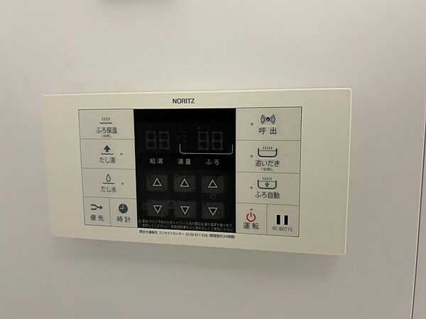 最上階・角部屋ならではの開放感を楽しめる住まい。窓からは川を望む心地よい眺望が広がります。84m2超のゆとりある4LDKで、ご家族それぞれの時間も大切にできる住空間です。