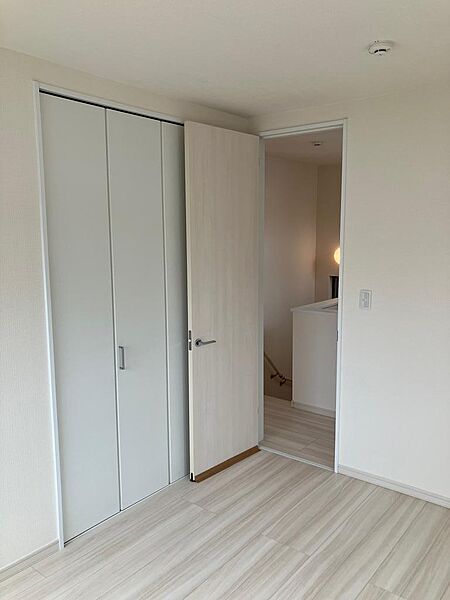 2階　洋室6帖