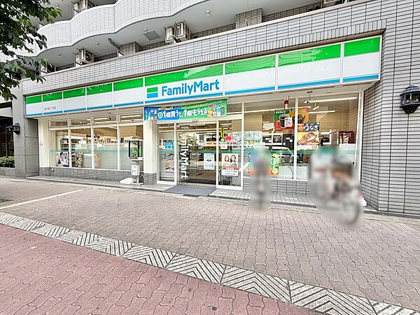 ファミリーマート東三国三丁目店
