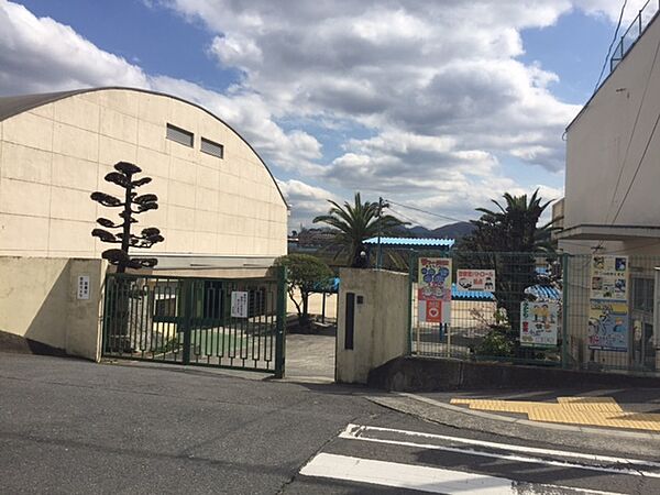 道明寺東小学校（300ｍ）