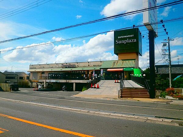 サンプラザ島泉店(350m)