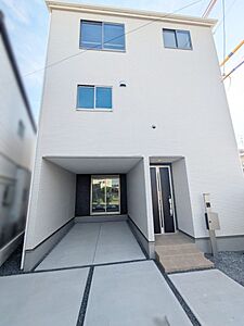外観:ビルトインガレージで雨の日も安心ですね♪ 外観:ビルトインガレージで雨の日も安心ですね♪