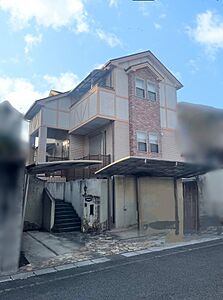 外観:【内覧予約受付中】岡崎市戸崎町字藤狭2階建・4LDK・南庭・日当たり良好・小学校徒歩圏内・前面道路6.0m・2004年7月築・駐車スペース2台可(車種による)・カーポート有り 外観:【内覧予約受付中】岡崎市戸崎町字藤狭2階建・4LDK・南庭・日当たり良好・小学校徒歩圏内・前面道路6.0m・2004年7月築・駐車スペース2台可(車種による)・カーポート有り