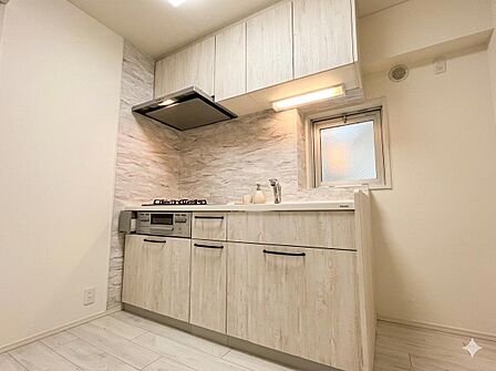キッチンには窓が付いているので、お食事の匂いがこもることも有りません!※CG画像処理済
