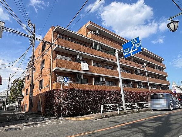 大通りに面しているので、夜間の帰宅も安心です。人目の多い道なので、防犯的にも期待できそう。