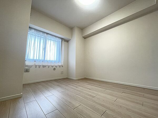 5.6帖居室　夏に活躍する北側のお部屋です