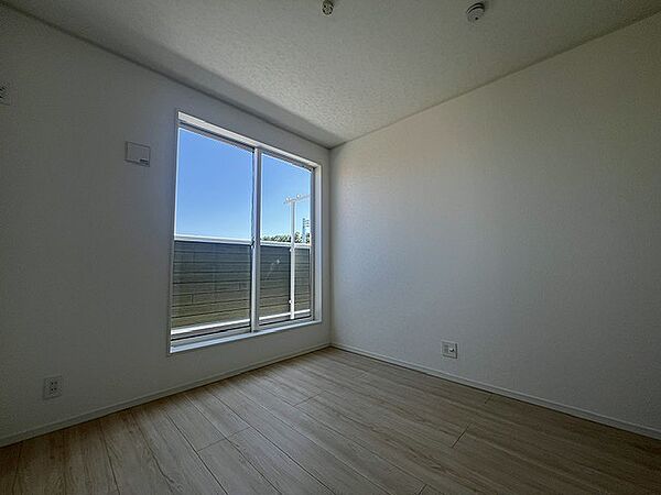 プライベートな洋室が4部屋ございます。