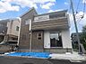外観：東南角地の陽当たり良好新築一戸建て♪　南側に伸びる道路が開放感を感じさせてくれます