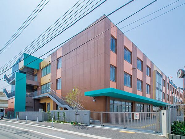 三鷹市立第三小学校　徒歩8分