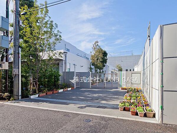 新泉和泉小学校　徒歩10分