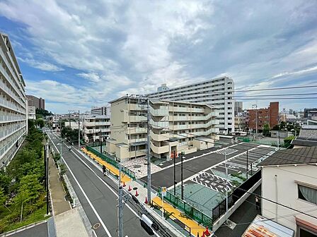 南西側眺望！快晴時には富士山も望めます！