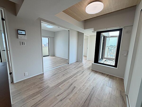 三方角部屋ならではの開口部の多さが魅力！明るく風通しの良いＬＤＫです
