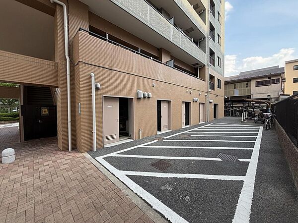 敷地内駐車場・駐輪場・バイク置き場・駐輪場有り（空き要確認）