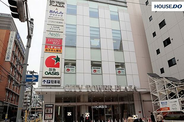 阪急オアシス神戸旭通店 210mなので食材が足りなくなってもすぐ買いに行くことができます。シティタワープラザ1階。営業時間が9：30〜22：00までなので、帰りが遅くなっても安心。