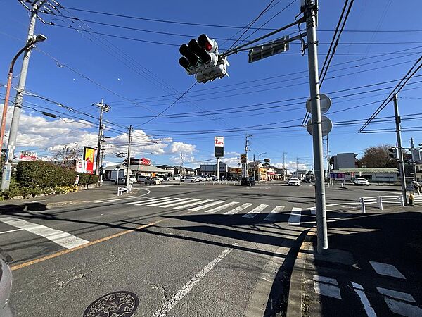 物件20先の犬塚交差点