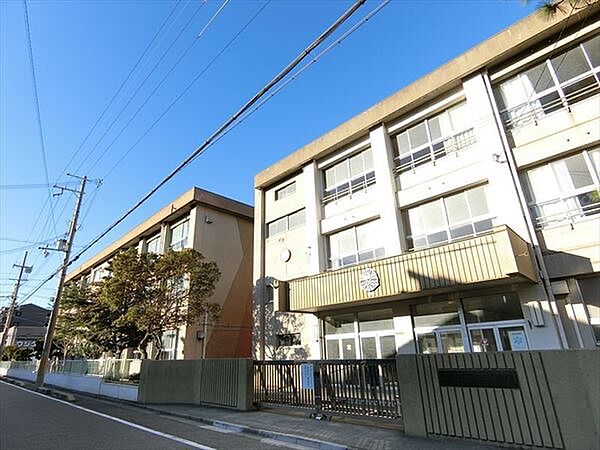 和歌山市立河西中学校まで1083m