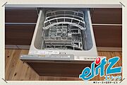 【食器洗浄乾燥機】嬉しい食洗器が最初から付いているので、後片付けの時間短縮になり、家族団らんの時間を増やせます！