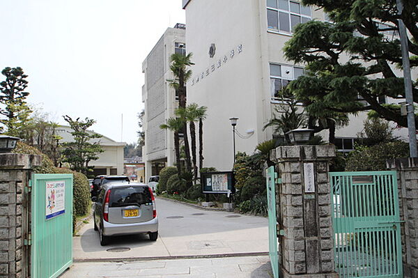 画像23:小学校「広島市立己斐小学校まで642ｍ」
