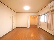 子供部屋、書斎、寝室など用途は様々な洋室です。