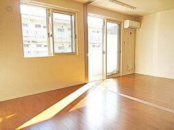 ティルタ サリ 1階1LDKのリビング/ダイニング