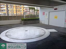 8 / 9