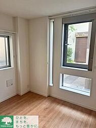 ヒューゲルハイム三軒茶屋 102 1階ワンルームのリビング/ダイニング