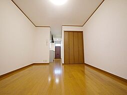 メイプルヴィラ 204 2階ワンルームのリビング/ダイニング