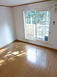 京王線 調布駅 バス11分 神代植物公園下車 徒歩2分の賃貸アパート 2階1Kのリビング/ダイニング