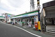 ファミリーマート府中紅葉丘店 589m