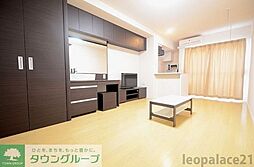 ミランダアレグリア 201 1階ワンルームのリビング/ダイニング