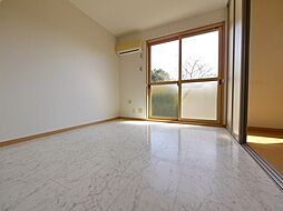 東武伊勢崎線 草加駅 バス20分 小山2丁目下車 徒歩3分の賃貸アパート 1階2LDKのリビング/ダイニング