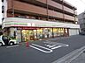 周辺：セブンイレブン日野高幡橋南店 133m