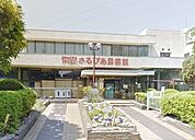 町田市立さるびあ図書館 735m