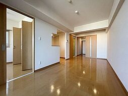 サンライズ市川 601 6階1LDKのリビング/ダイニング