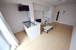 ミランダファルコナーII 201 2階ワンルームのリビング/ダイニング