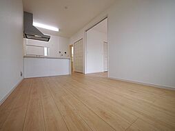 ル・トリオンフ 102 1階1LDKのリビング/ダイニング