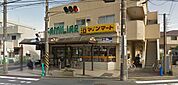 ファミリア 徒歩4分。スーパー 260m