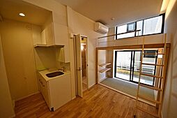 チトカラアパートメント 203 2階ワンルームのリビング/ダイニング