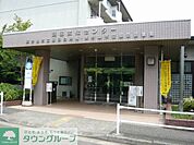 東村山市立廻田図書館 徒歩9分。図書館 720m