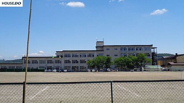 小泉中学校 2140m