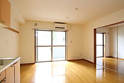 クローバーハウス 102 1階1LDKのリビング/ダイニング