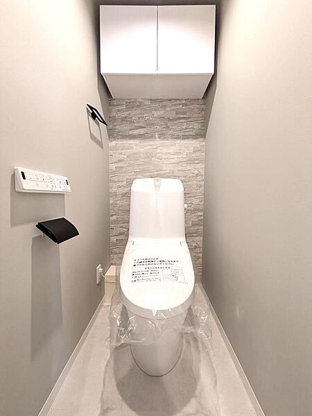 収納棚付きのトイレスペース（2026年9月撮影）