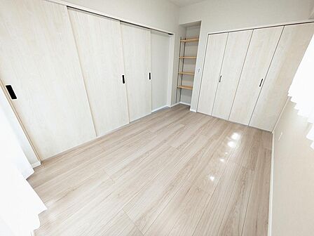 LDKに隣接した6帖の洋室(2026年9月撮影)