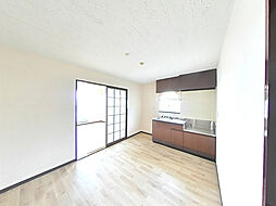 フラワーヒル3番館 202 2階3DKのリビング/ダイニング