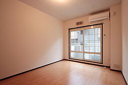 西船レジデンス 110 1階ワンルームのリビング/ダイニング